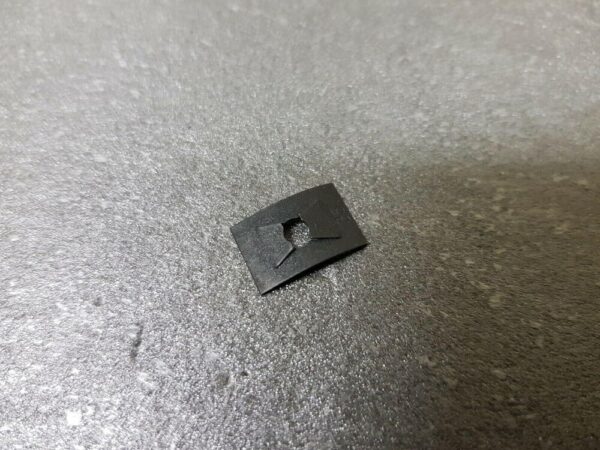 Mercedes W460 W461 Badge Clip 1pc ORIGINAL A0019947745 - Image 4