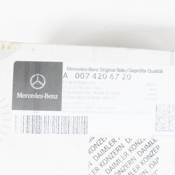 Mercedes Benz E W212 rear brake lining set A0004208204 new