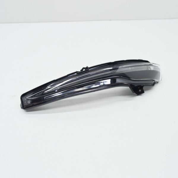 NEW MB C-CLASS W205 RIGHT WING MIRROR TURN INDICATOR A0999067201 2016 ORIGINAL - Image 4