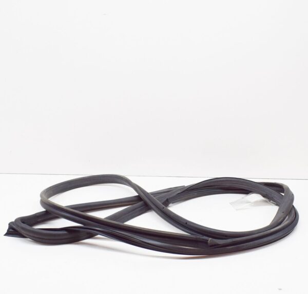 New Mercedes-Benz S-Class W140 Front Right Door Seal Strip A1407200278 - Image 4