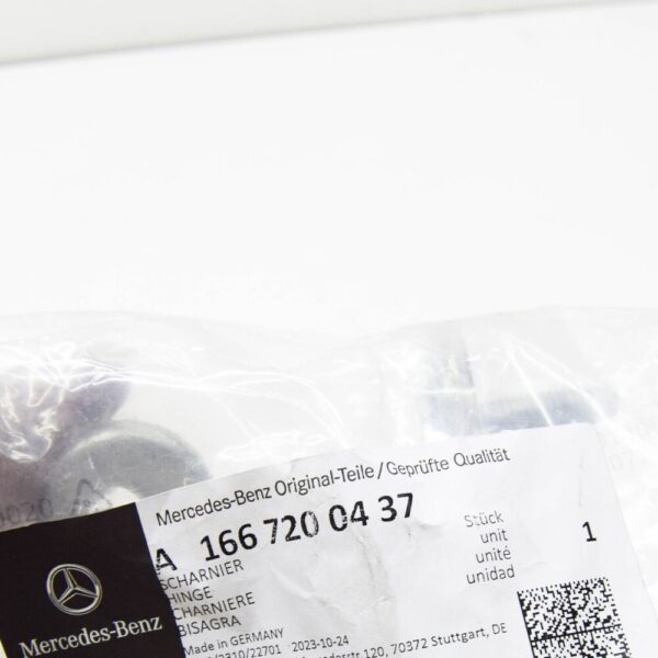 Mercedes-Benz GLE W166 Front Right Lower Door Hinge A1667200437 NEW ORIGINAL