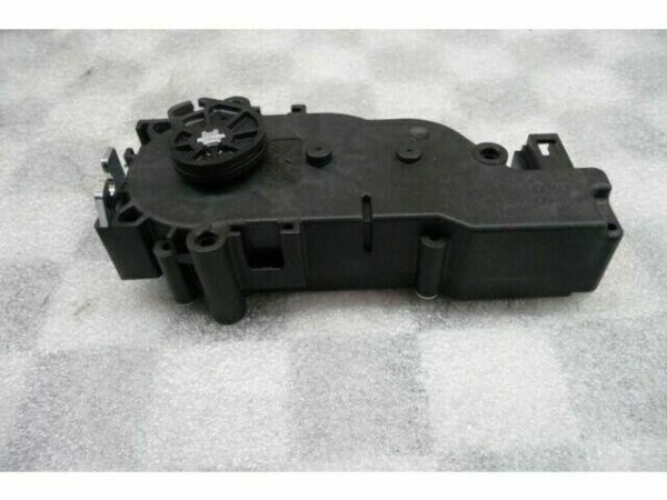 Mercedes-Benz GLA 200 CDI Bag Rear Cover Lock Actuator - Image 5