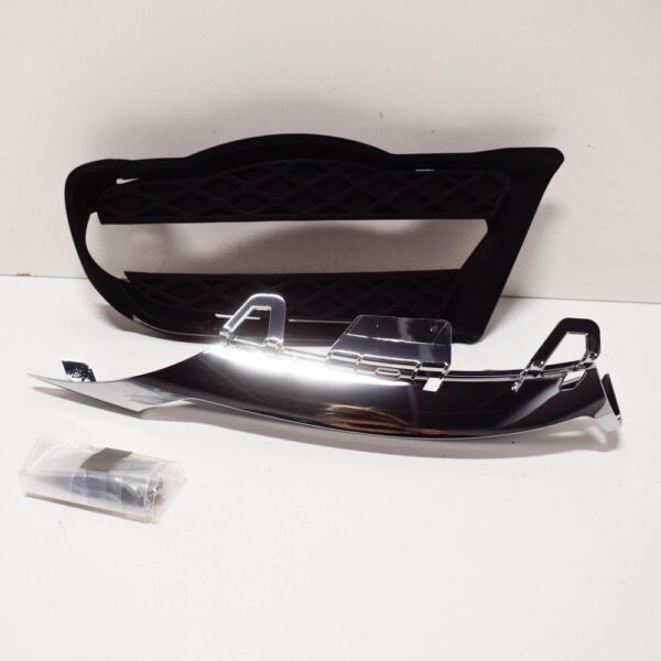 Mercedes-Benz C W204 Bumper Bar Grill Front Left A2048802724 NEW ORIGINAL - Image 4