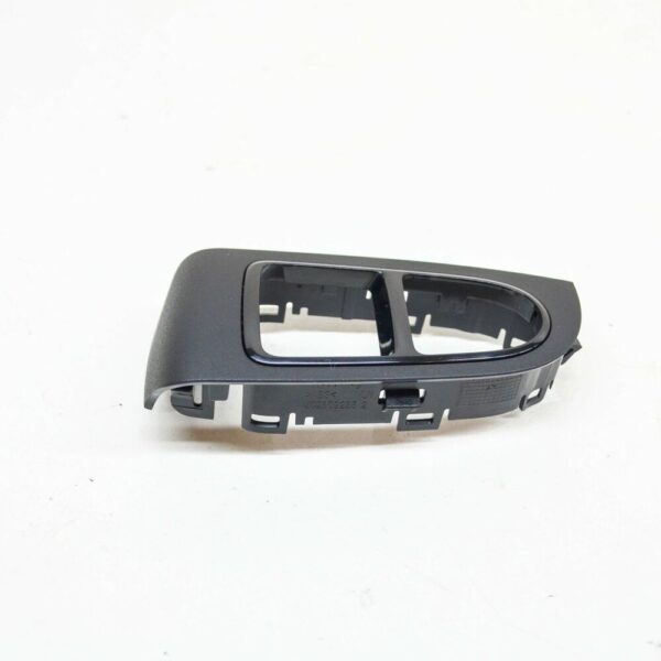 NEW MB C W205 FRONT LEFT DOOR WINDOW BEZEL LHD A20572041149051 ORIGINAL - Image 4