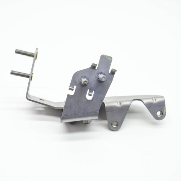 NEW MB E W213 AIR PUMP SWITCHOVER VALVE MOUNT BRACKET A2134761100 ORIGINAL - Image 4