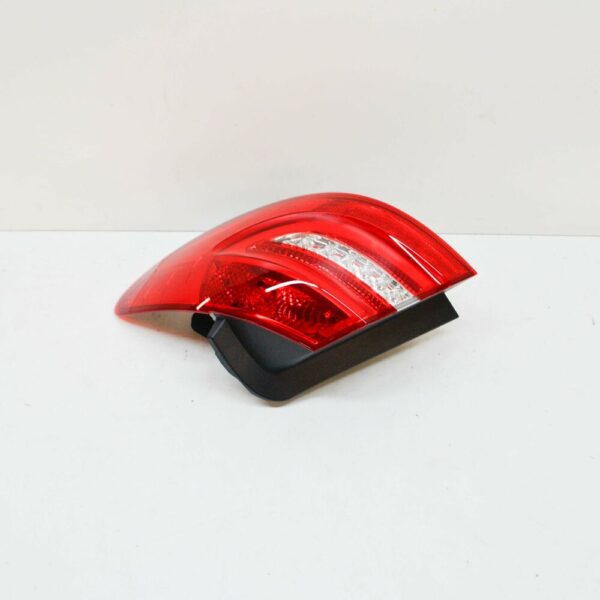 NEW MERCEDES-BENZ B-CLASS W246 REAR RIGHT TAIL LIGHT A2468200664 - Image 4