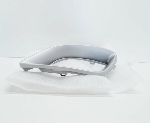 NEW MB R W251 FRONT BUMPER FOG LIGHT COVER LEFT TRIM A2518851923 ORIGINAL - Image 4